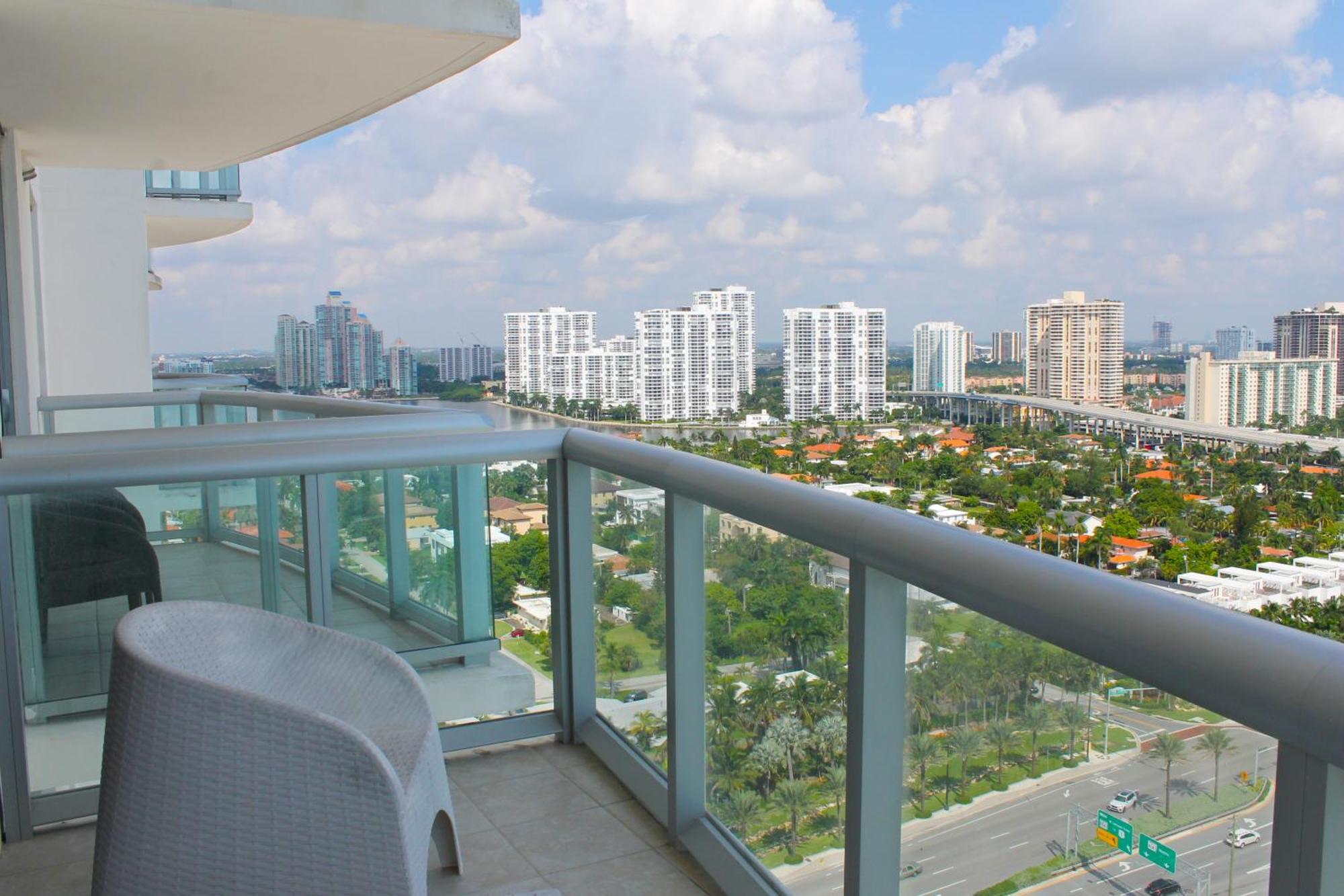 Marenas Beach Resort Sunny Isles Beach Exterior photo