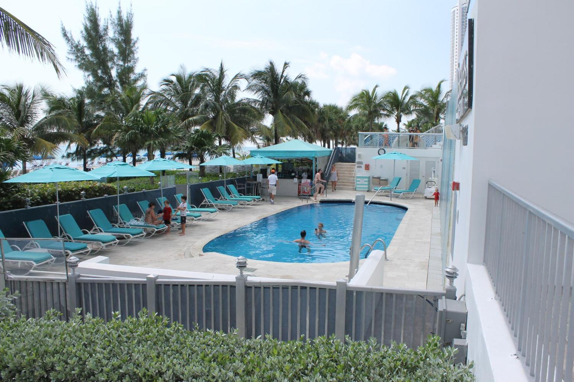 Marenas Beach Resort Sunny Isles Beach Exterior photo