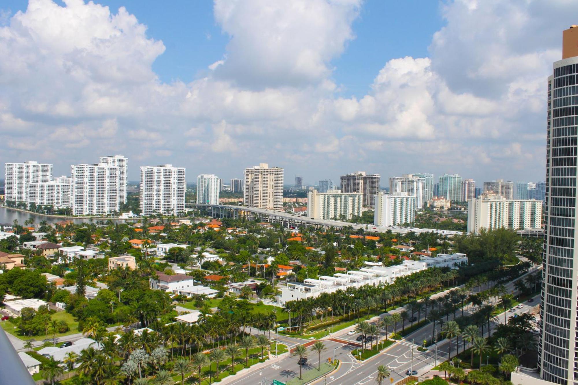 Marenas Beach Resort Sunny Isles Beach Exterior photo