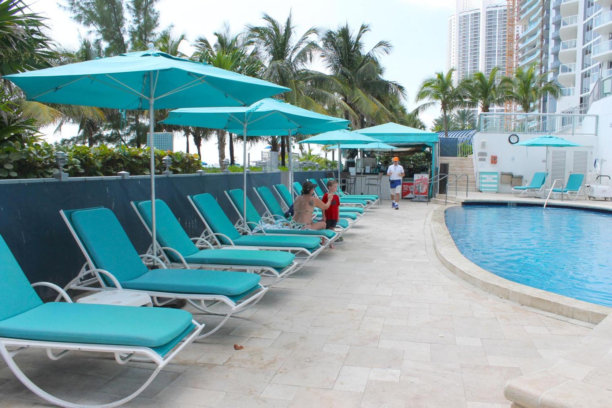 Marenas Beach Resort Sunny Isles Beach Exterior photo