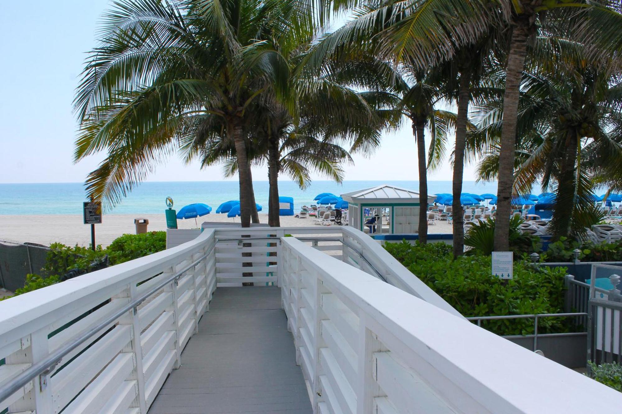 Marenas Beach Resort Sunny Isles Beach Exterior photo